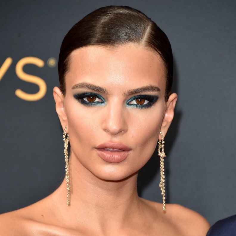 أقراط إميلي راتاجكوسكي من H. Stern