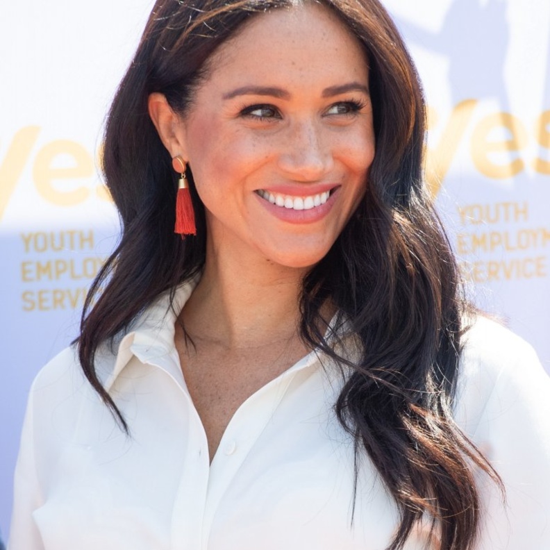اطلالات ميغان ماركل الجمالية بتسريحات شعر طبيعية