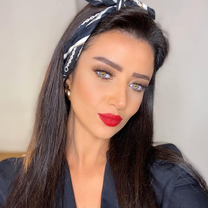 تسريحات شعر يومية سهلة من وحي رضوى الشربيني