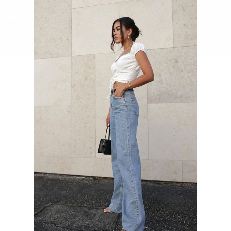 طريقة تنسيق الجينز الواسع مع الملابس