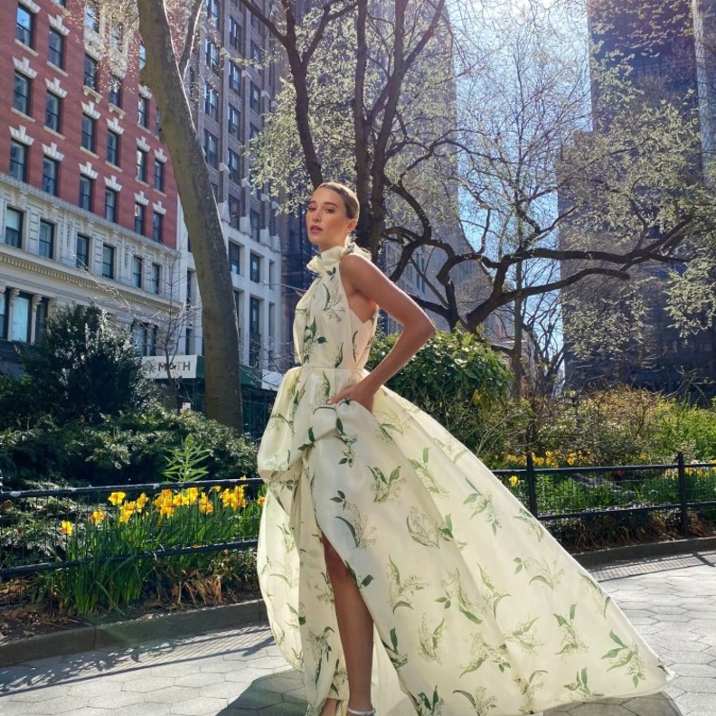 فساتين زفاف high low من monique lhuillier