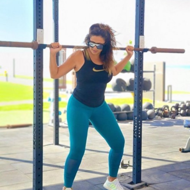 ياسمين عبد العزيز