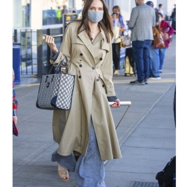 أجمل اطلالات انجلينا جولي بموضة الملابس الفضفاضة