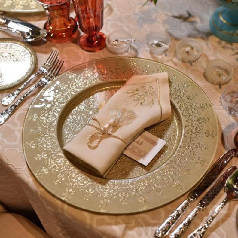 جانب من تنسيق مائدة الطعام في حفل زواج الأميرة حصة بنت سلمان بن عبدالعزيز