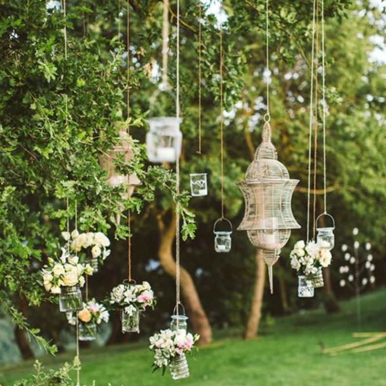 زينة متدلية من الاشجار