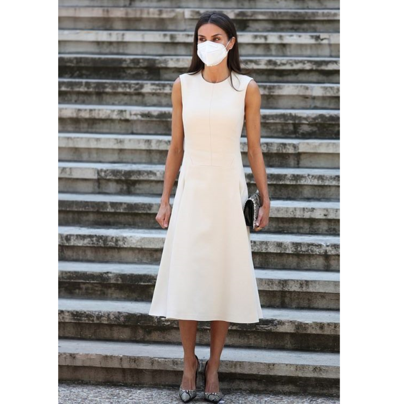 خطفت أحدث إطلالات الملكة ليتيزيا الأنظار بفستان من مجموعة Pedro del Hierro