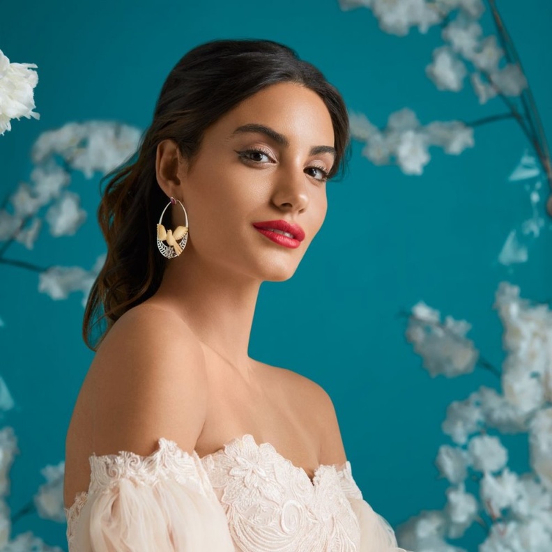 عبير الربيع مع مجموعة _النسيم_ لعزة فهمي