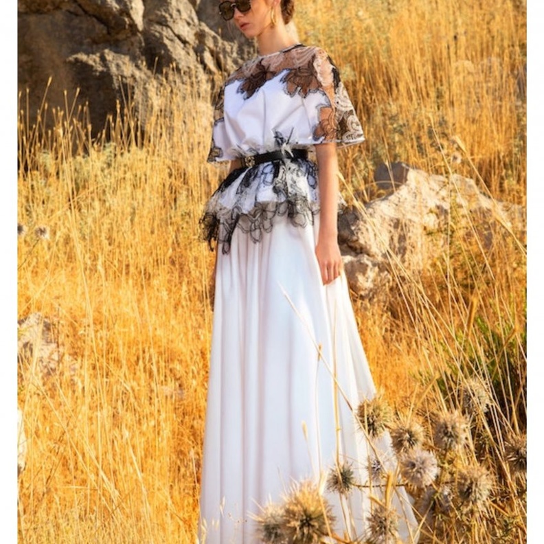 ازياء وقطع مثالية لاخفاء البطن من مجموعات صيف 2021