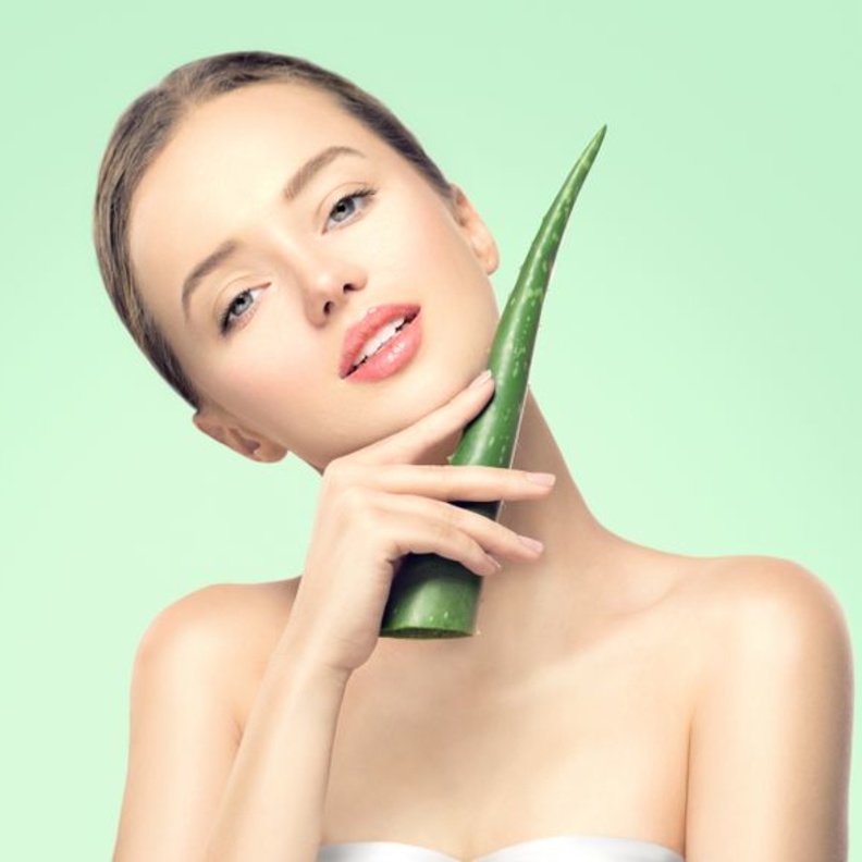  الألوفيرا يعمل على تفتيح البشرة من آثار الشمس