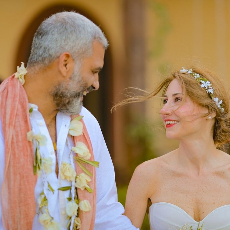 هاني عادل وزوجته