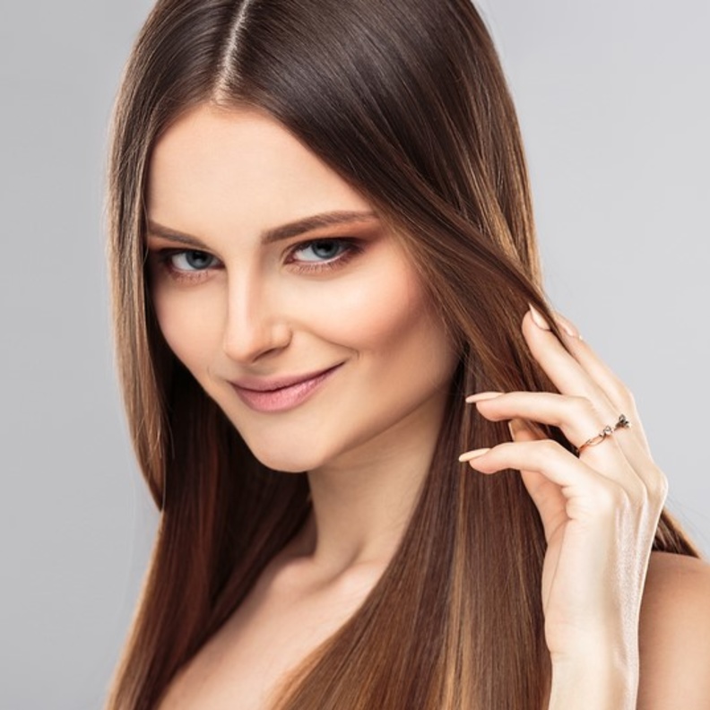  4 خلطات طبيعية بالبيض والزبادي للعناية بالشعر