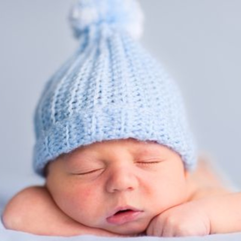 كم ساعة يجب أن ينام الطفل في عمر شهرين