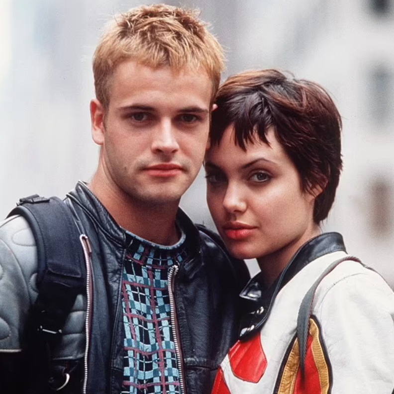 أنجلينا جولي و جوني لي ميلر