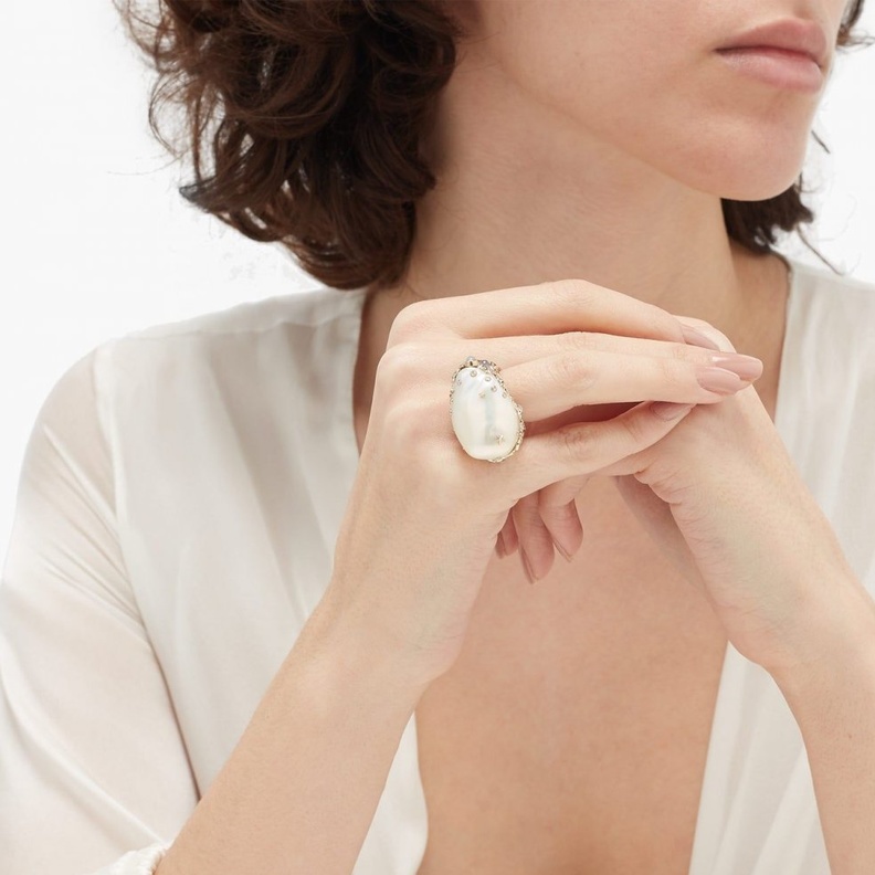 أناقة السهرة بأرقى خواتم اللؤلؤ