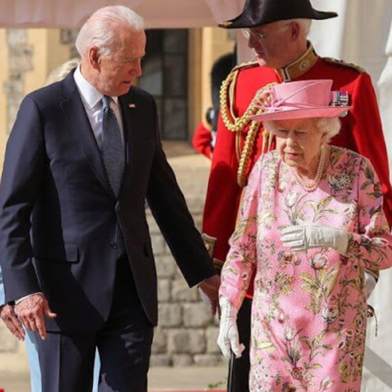 ملكة بريطانيا تستقبل رئيس الولايات المتحدة وزوجته في قلعة وندسور