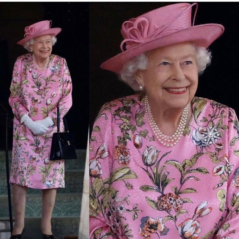 اطلالة الملكة اليزابيث لموضة القبعة لملكية الزهرية