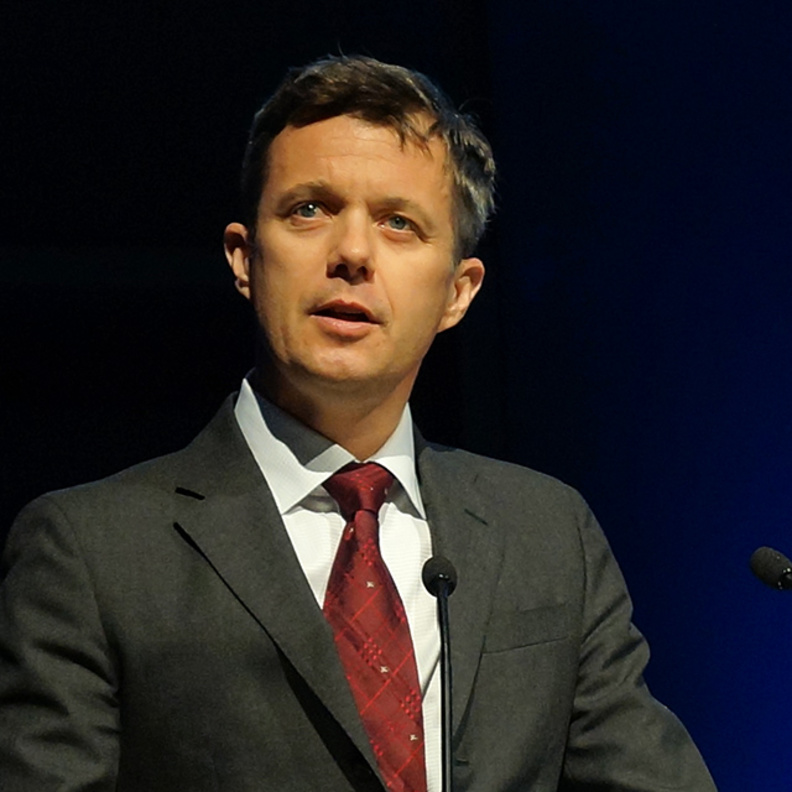 الأمير فريدريك يثني على الذين ساهموا في إنقاذ حياة لاعب كرة القدم كريستيان إريكسن