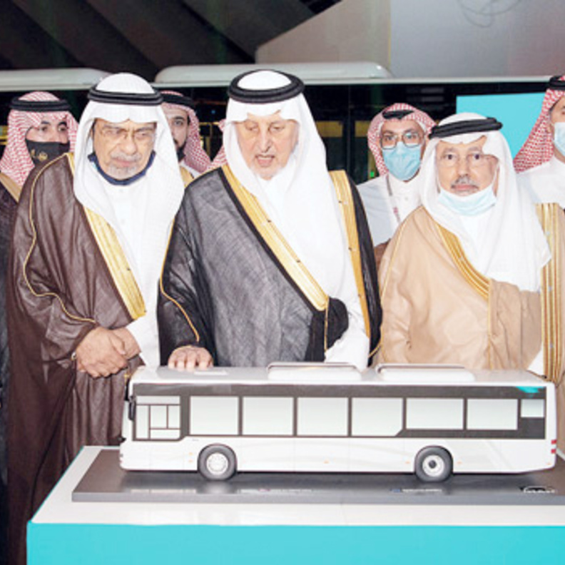 تدشين نموذج حافلات النقل العام في العاصمة المقدسة