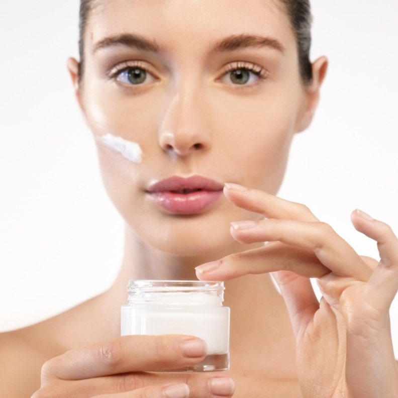 الترتيب الصحيح لإستخدام الكريمات النهارية للبشرة