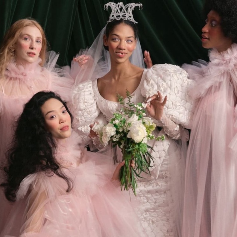 فساتين زفاف باللون الزهري من wiederhoeft