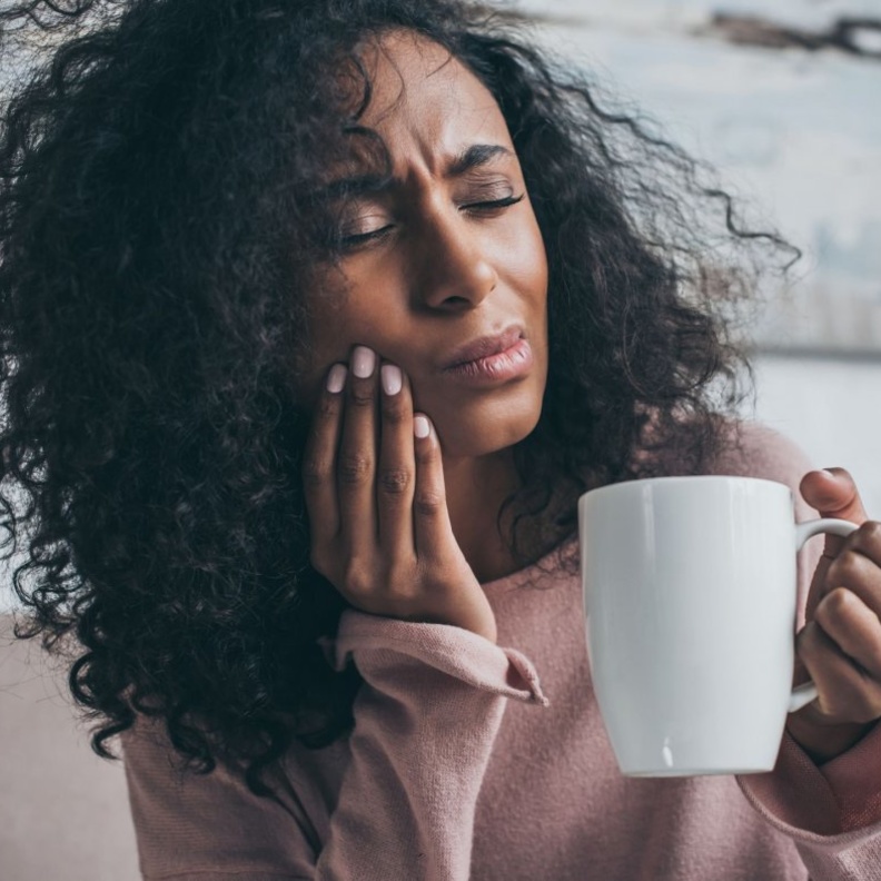  ماهي اسباب الم الاسنان عند شرب الماء الحار