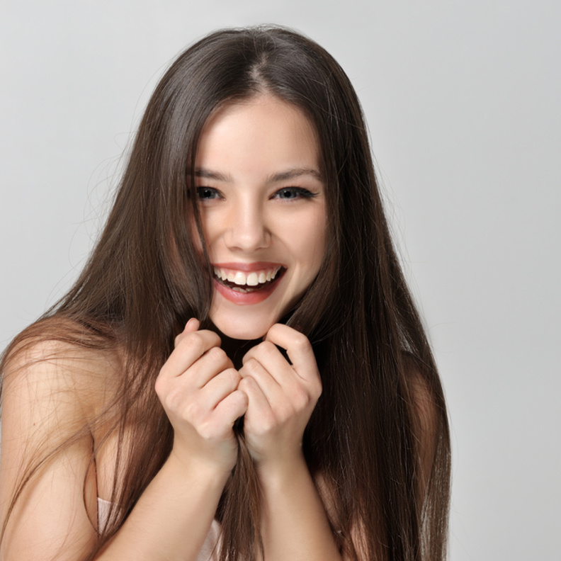  خلطات لتعيم الشعر في المنزل