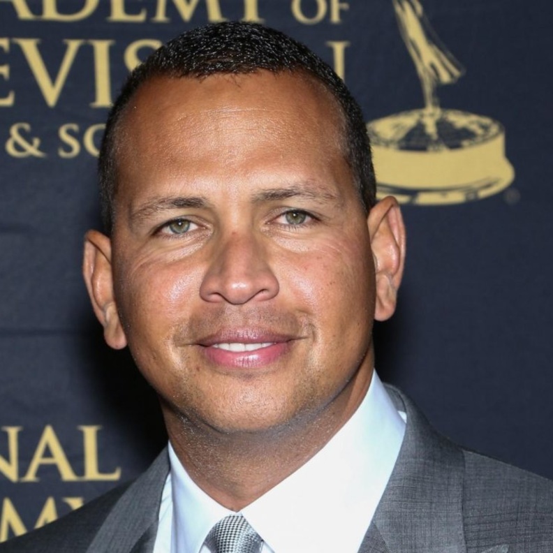  خطيب جينيفر لوبيز السابق في بناية كاتي هولمز