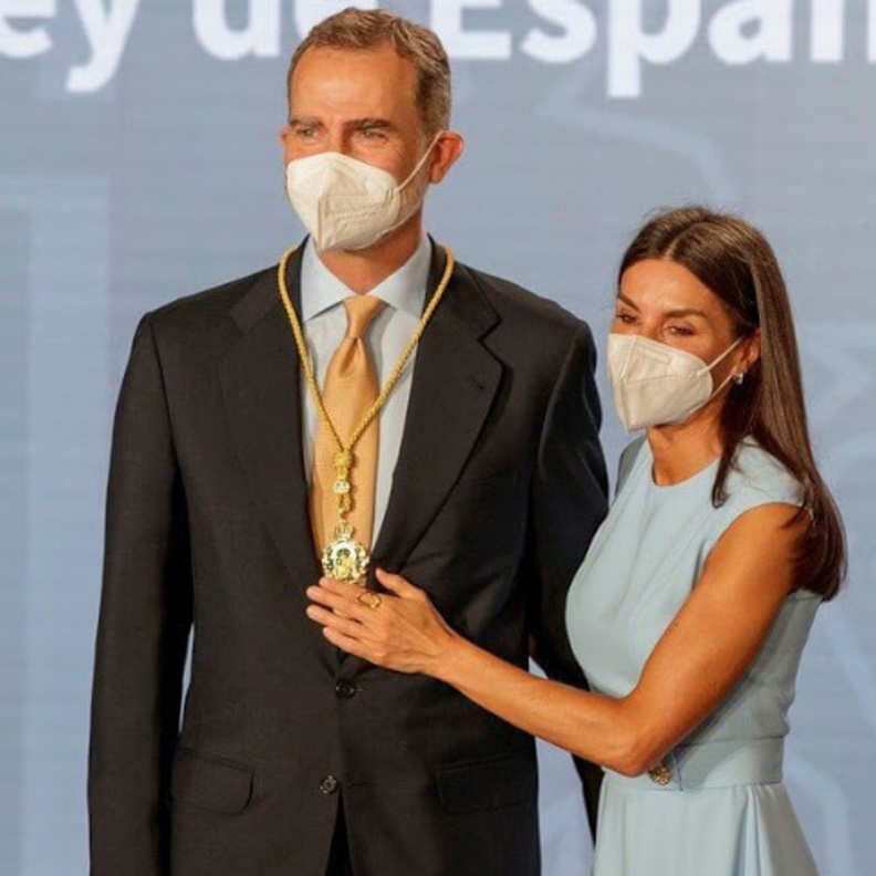 الملك فيليب يتسلم وسام الشرف الأندلسي الأول في قصر سان تيلمو