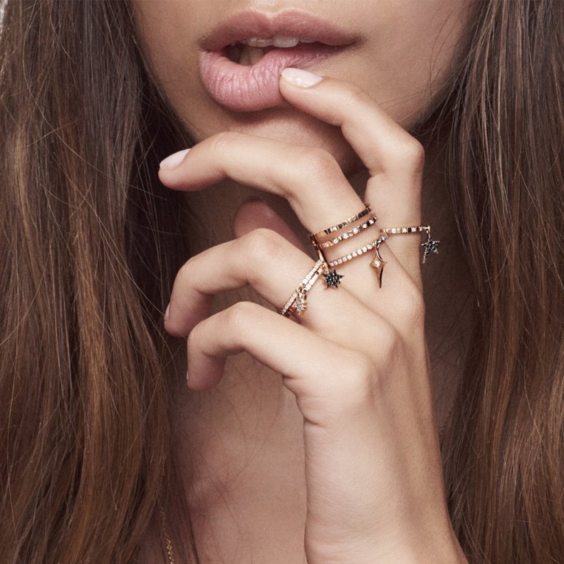  أناقتك العصرية مع تصاميم مجوهرات charms