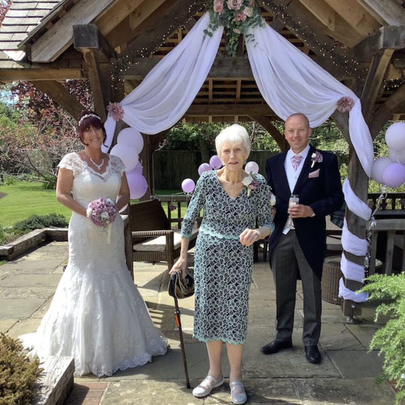  تزيين دار المسنين لإقامة حفل الزفاف