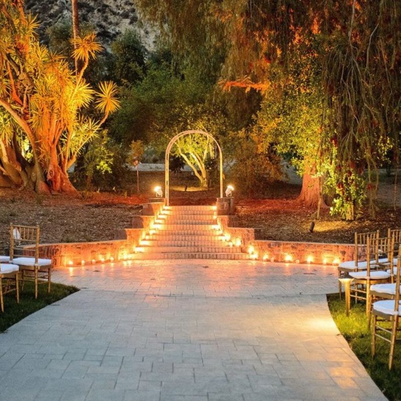  احرصي على اختيار موقع الزفاف الذي يتماشى مع رؤيتك وأفكارك حول موضوع حفل الزفاف