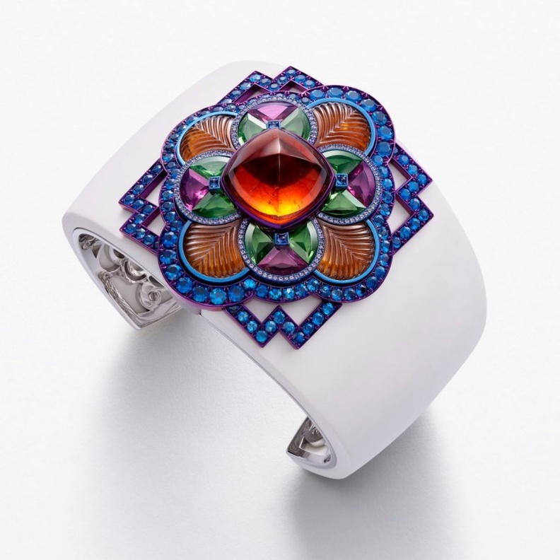 سوار من مجموعة Paradise