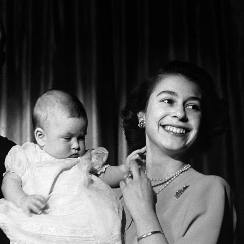 من إليزابيث إلى ليليبت ديانا.. ما هي القواعد الملكية المتبعة عند ولادة الطفل الملكي؟