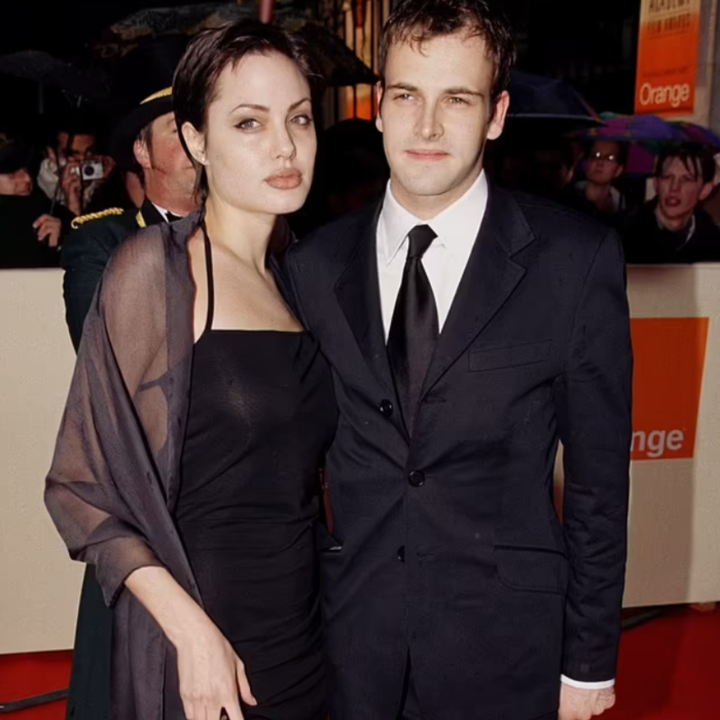  أنجلينا جولي و جوني لي ميلر