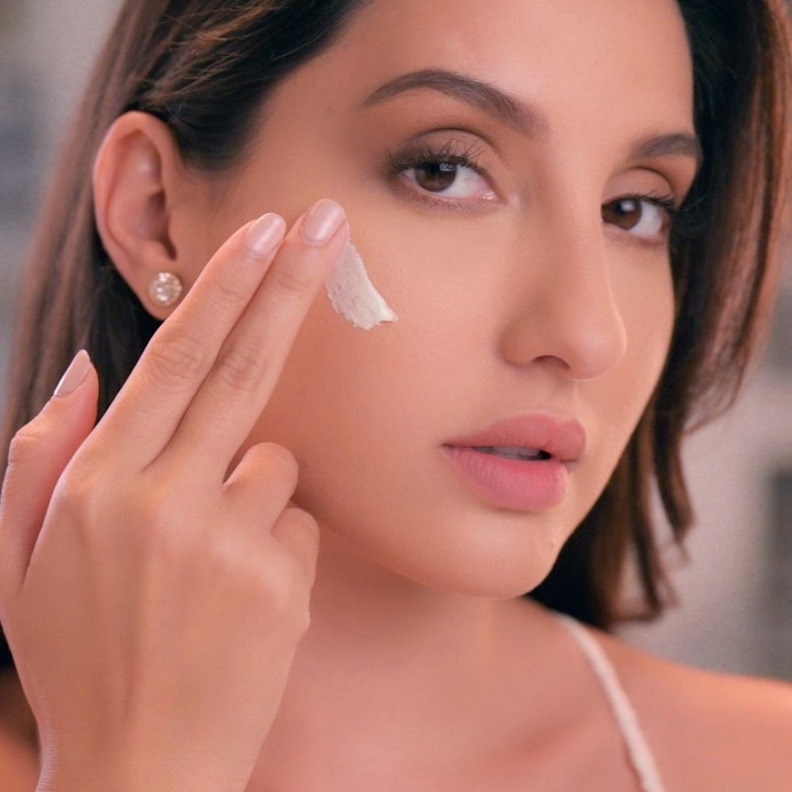 ازيل بيوتي تُعلن عن تسمية نورا فتحي كأول سفيرة للعلامة حول العالم