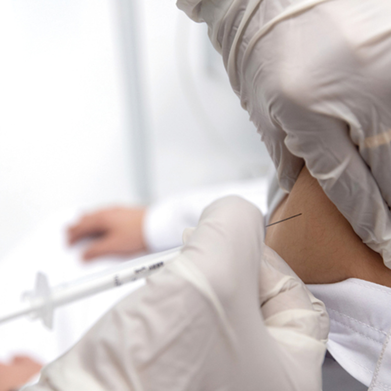 إقبال الأسر في الفجيرة على تطعيم الأطفال بلقاح كورونا