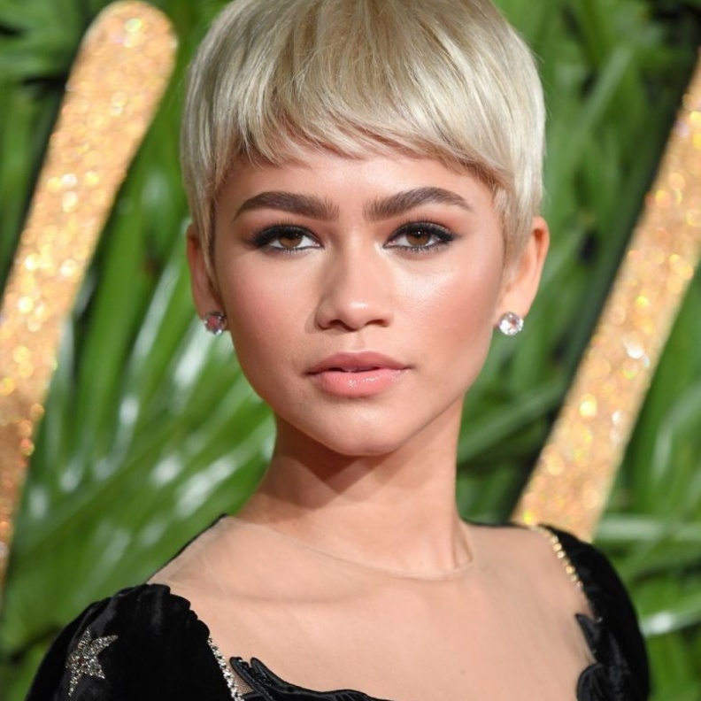 أفكار قصات شعر صبياني لإطلالة عصرية جريئة بأسلوب النجمات