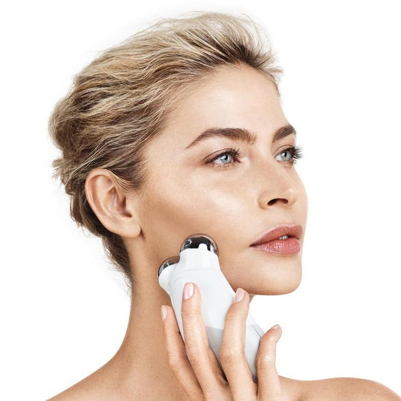 كيف تتم عملية تجديد شباب الجلد وأهم العوامل المساعدة