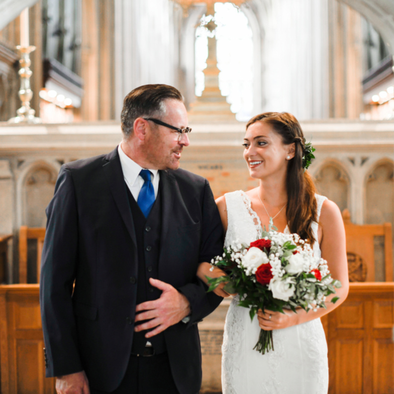 تنسيق اطلالة والد العروس مع ثيم الزفاف