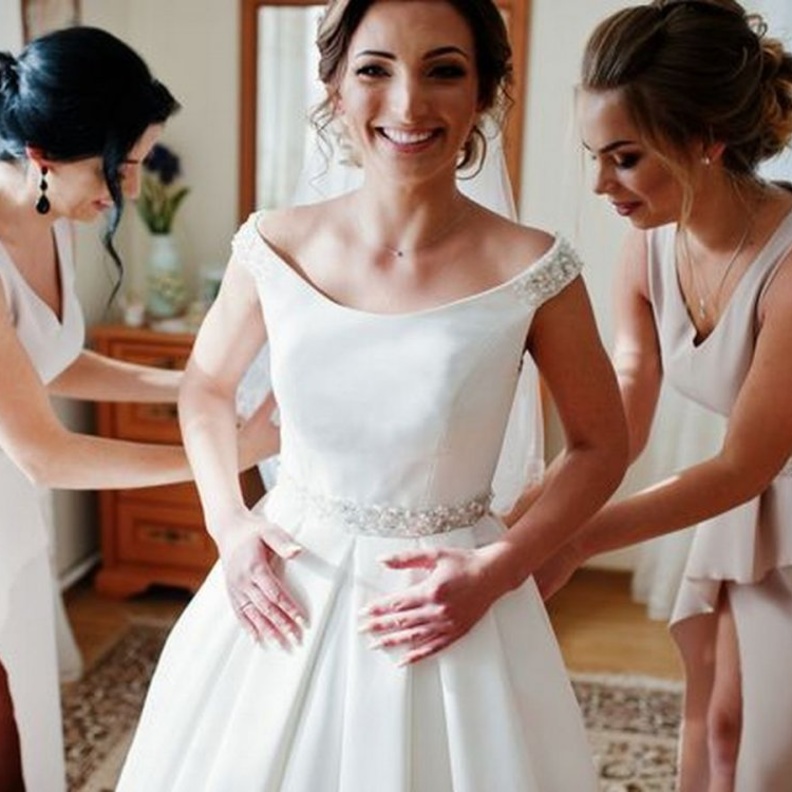 خلاف بين عروس ووصيفة الشرف بسبب حلوى الدونات !