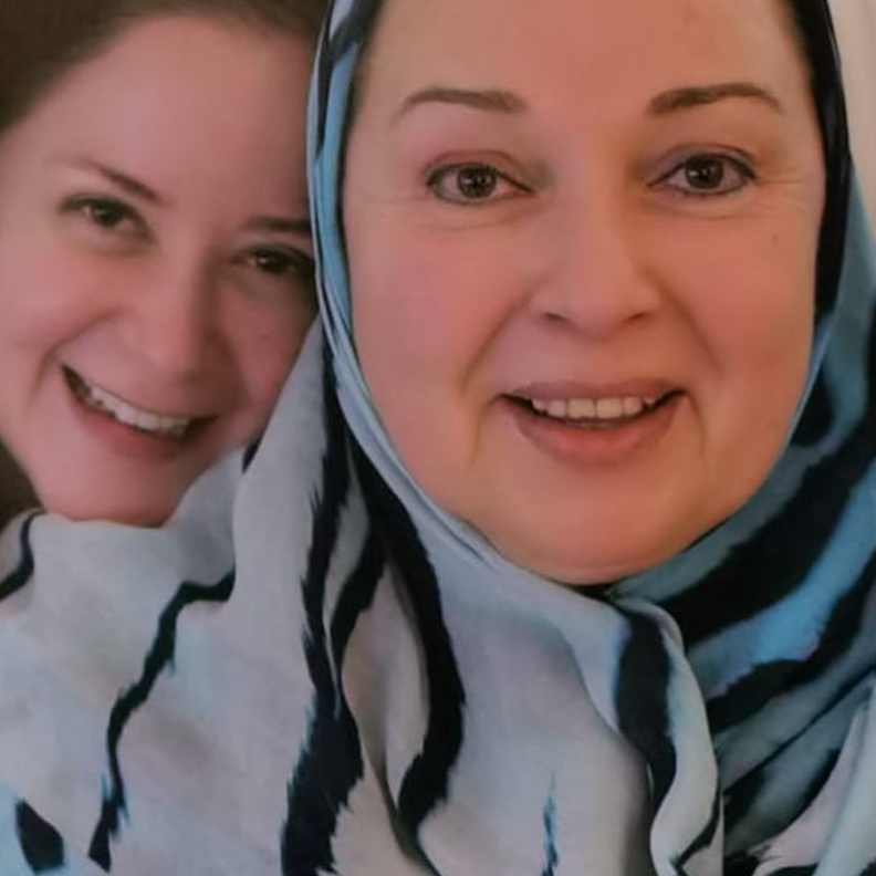 مي نور الشريف وخالتها نورا