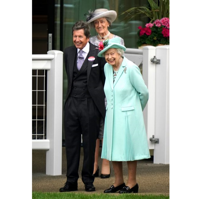 صور إطلالة الملكة اليزابيث في سباق رويال أسكوت للمرة الأولى من دون الأمير فيليب