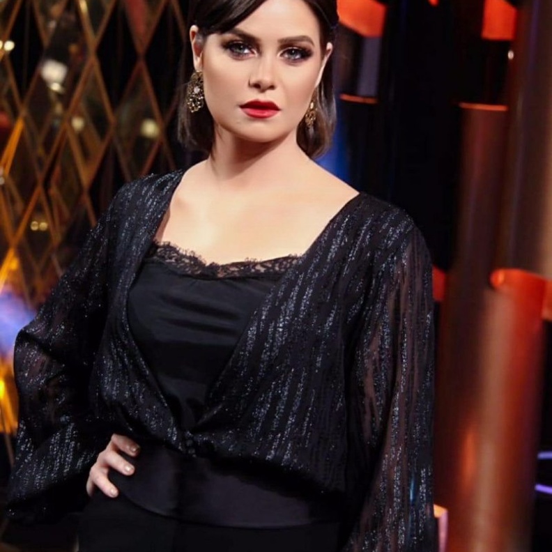 يسرا اللوزي