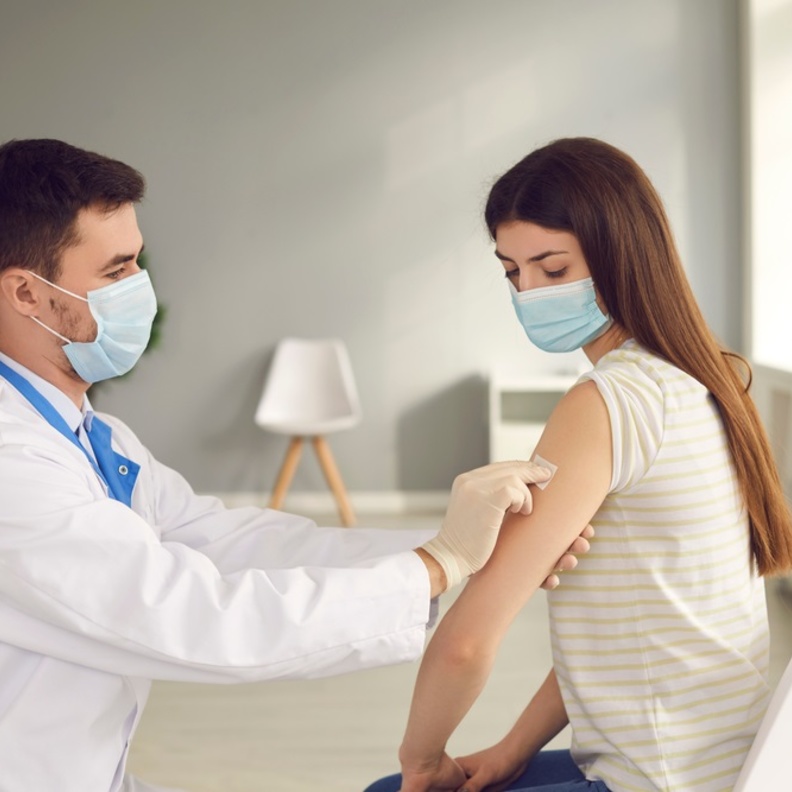 هل لقاح فيروس كورونا يؤثر بالسلب علي الدورة الشهرية