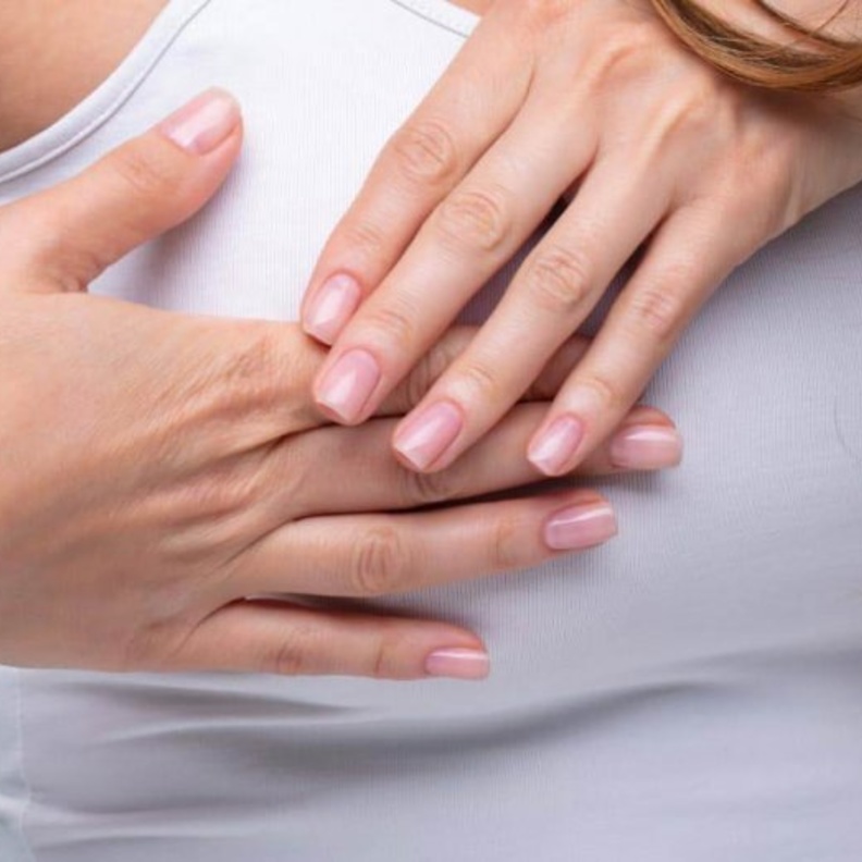  ماهي اعراض الشد العضلي في الثدي وكيف يمكن التعايش معه