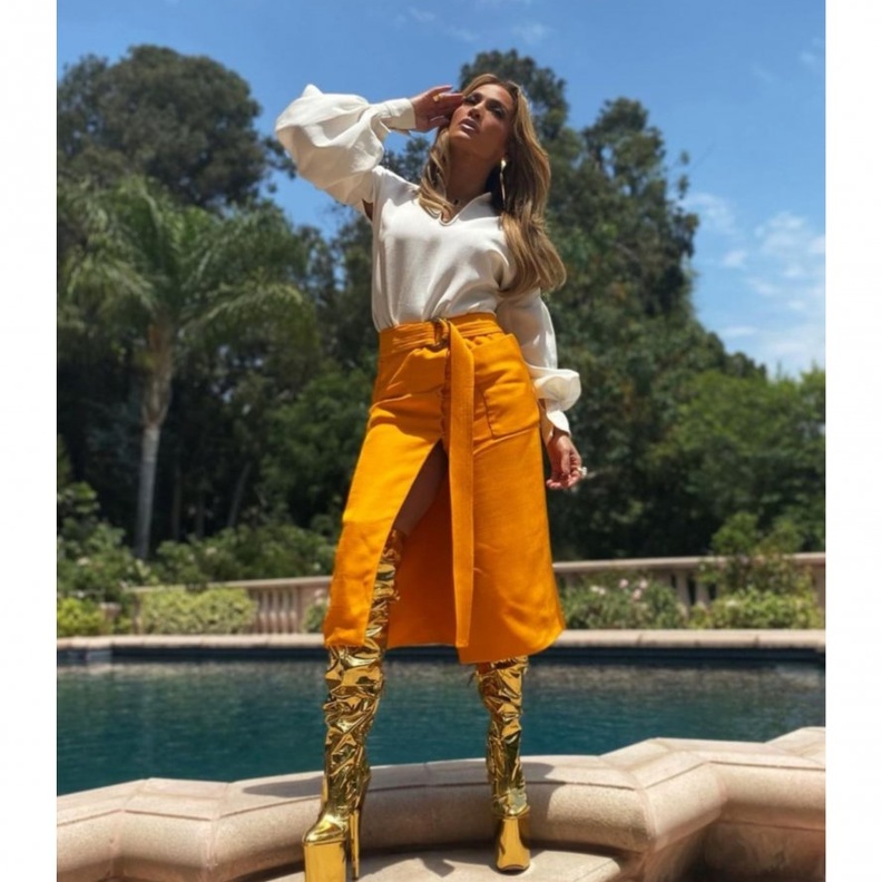  اطلالة عصرية اعتمدتها جينيفر لوبيز