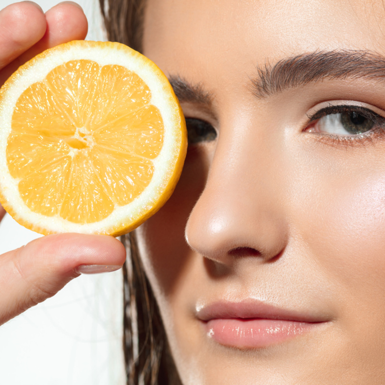  ما هي فوائد واضرار الليمون للعناية بالبشرة