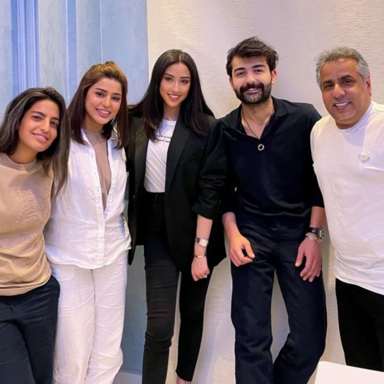 الفنانة صمود مع النجوم