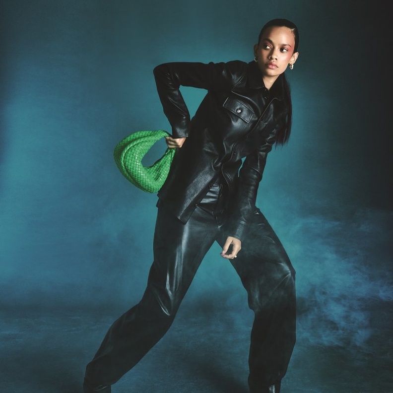 جلسة تصويرية خاصة  بـ "هي" تعكس فن الابتكار والإبداع  لدار "بوتيغا فينيتا" Bottega Veneta 