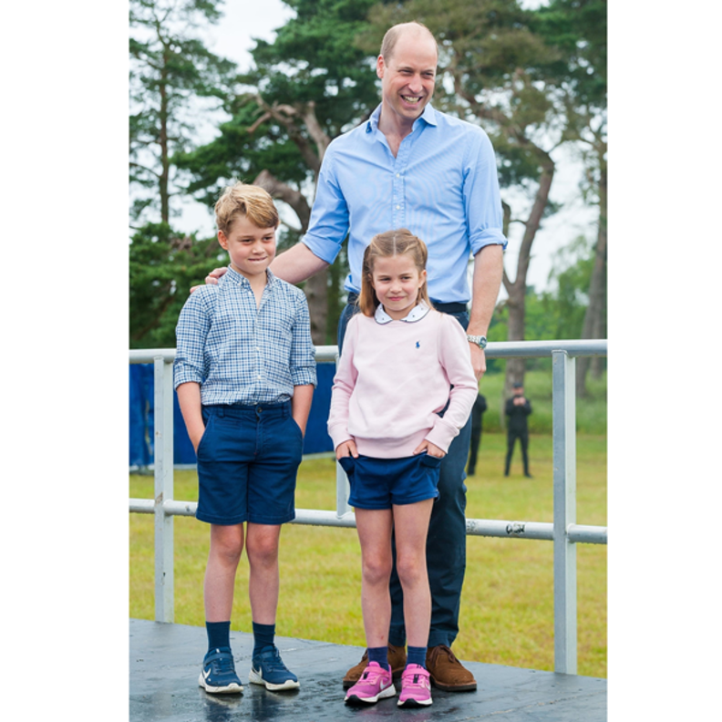 جورج أطل بالقميص والشورت فيما إختارت شارلوت كنزة من Polo Ralph Lauren ، تصوير BACKGRID